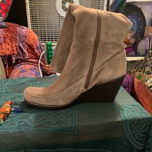 Aerosoles Tan Suede Retro Wedge Zip up Boots NWOT